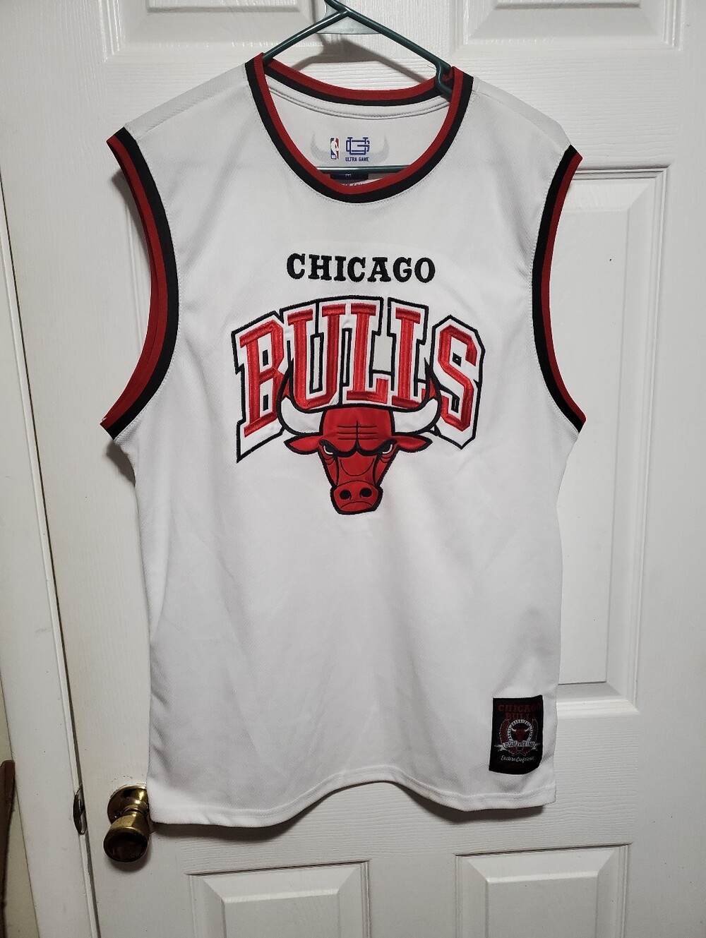 Chicago Bulls Mens White & Red Sleeveless Jersey Top